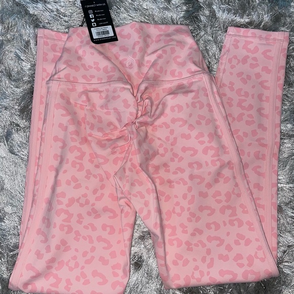 EVOLUTION SPORTS BRA + EVOLUTION HIGH WAISTED SCRUNCH LEGGINGS - Picture 4 of 7